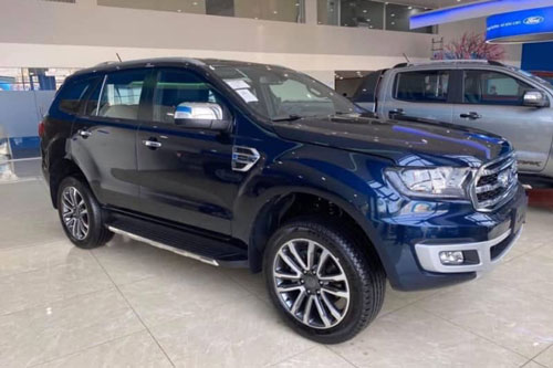 Đối thủ của Toyota Fortuner, Hyundai Santa Fe giảm giá mạnh tại Việt Nam