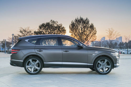 Cận cảnh Genesis GV80 giá hơn 1 tỷ đồng, cạnh tranh BMW X5, Audi Q7