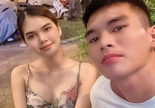 Lộ loạt ảnh cực tình của diễn viên Lê Ngọc Trinh và cầu thủ Lê Thành Phong giữa tin đồn hẹn hò