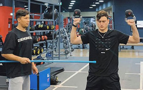 Văn Lâm bỏ tiền túi thuê HLV thể lực riêng trước mùa giải 2020