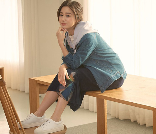 Nụ cười nữ thần của Kim Tae Hee được ví như 'mùa xuân đến'