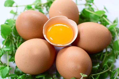 Ăn trứng gà sống có giá trị dinh dưỡng cao hơn là nhận định sai.
