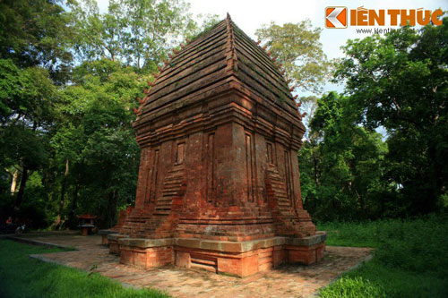 Cận cảnh tháp Chàm Rừng xanh đặc biệt nhất Việt Nam