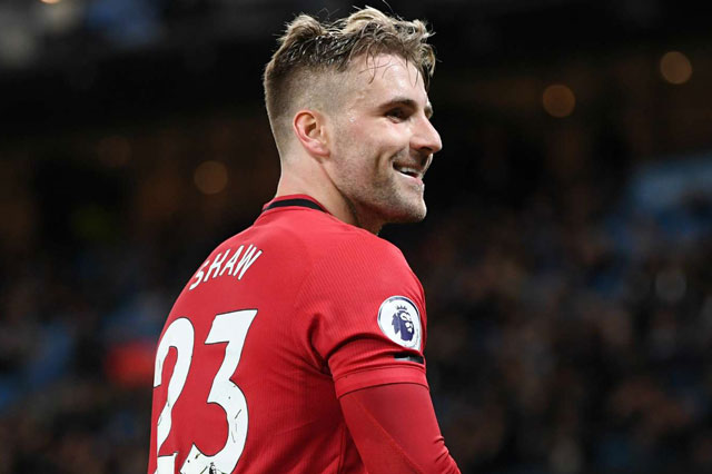 Luke Shaw ghen tị vì Arsenal ít nhận 'gạch đá', khen Solskjaer ứng xử khéo hơn Mourinho