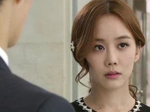 Nhân tình của chồng nhắn tin khiêu khích, vợ cười nhẹ đối mặt nhưng phản ứng của chồng mới khiến kẻ thứ ba "chết ngất"