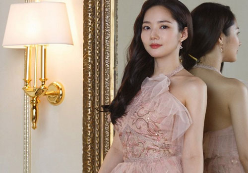 Cứ 'đẹp hết phần thiên hạ' như thế này bảo sao Park Min Young luôn được ca ngợi là 'siêu phẩm dao kéo'
