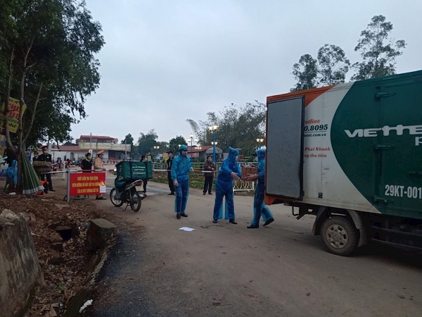 Viettel Post dùng hệ sinh thái để đưa hàng cứu trợ vào xã Sơn Lôi đang bị cách ly dịch 