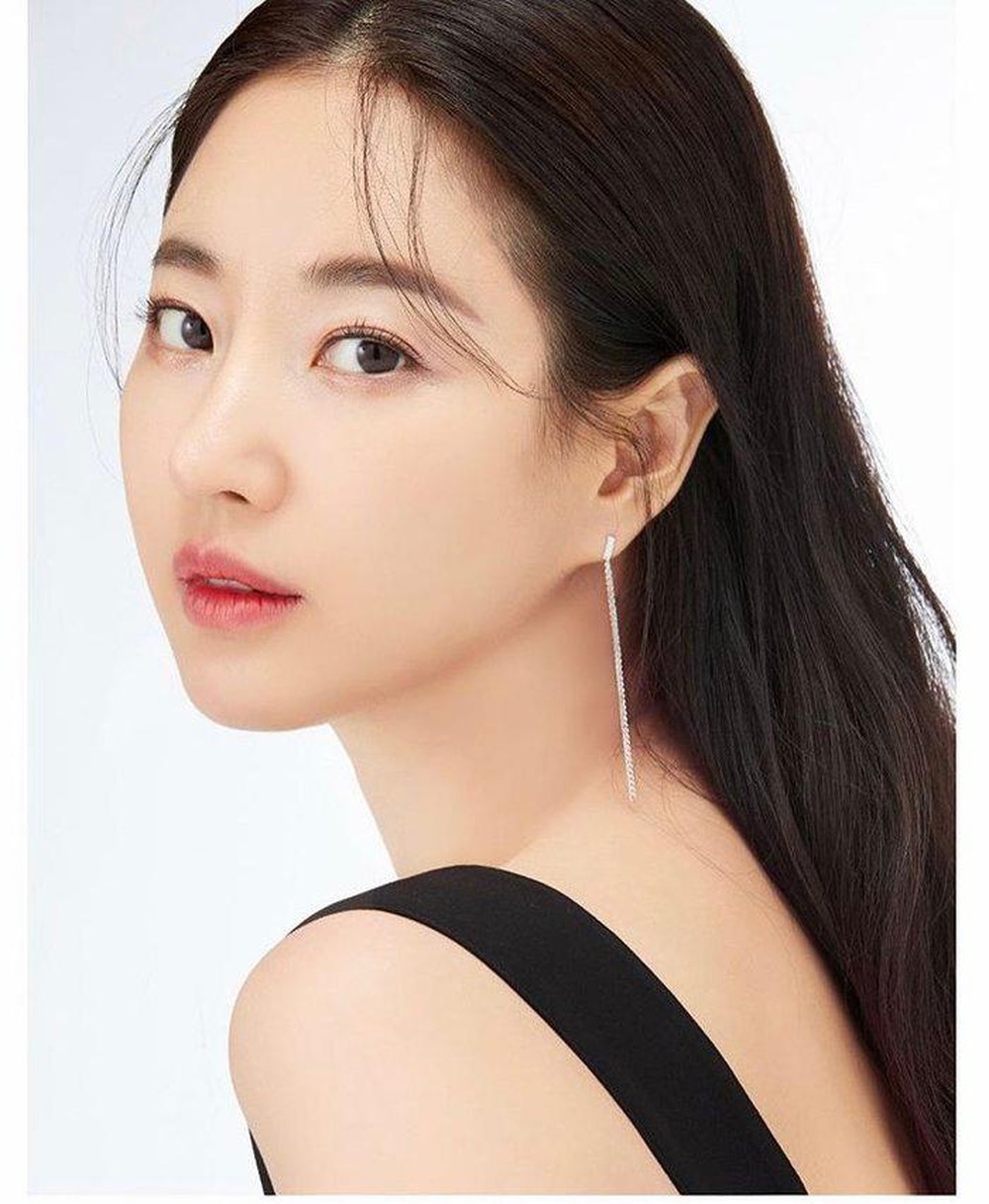 Kim Sa Rang được biết đến như nữ thần không đến từ Hàn Quốc. Cô nàng này mới đây đăng tải trên trang Instagram cá nhân ngày 8/2 nhanh chóng nhận được sự quan tâm đông đảo của cư dân mạng.