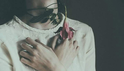 Chồng làm lương cao vợ chỉ việc tiêu tiền nhưng lại theo anh xe ôm, 3 năm sau 'chết đứng' phát hiện sự thật