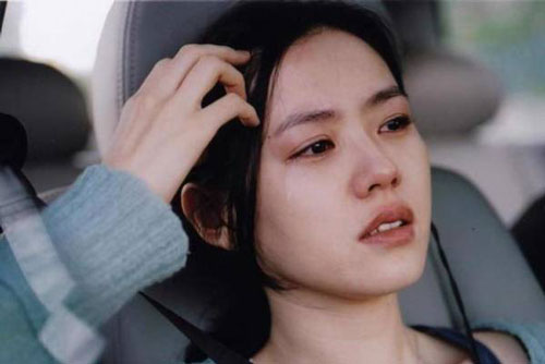 Mẹ chồng ở quê lên thấy con trai vào bếp lập tức đuổi dâu "hư" ra khỏi nhà, đến khi nàng dâu đưa mẹ chồng xem két sắt bà mới "nể" thật sự