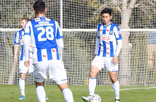 Văn Hậu chỉ đá chính ở giải dự bị