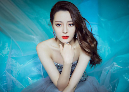 Địch Lệ Nhiệt Ba đẹp xuất sắc với 'thần thái đỉnh cao' tựa tiên nữ