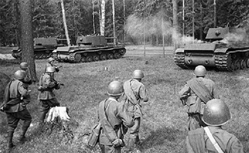 Kế hoạch bắt sống Stalin và cuộc duyệt binh huyền thoại