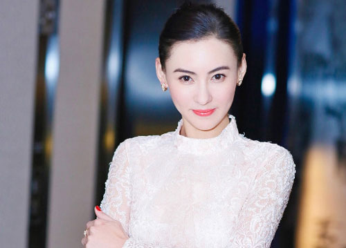 Trương Bá Chi và Vương Phi cùng đọ mặt mộc, dân mạng xôn xao: 'Đã hiểu vì sao Tạ Đình Phong yêu say đắm Vương Phi'