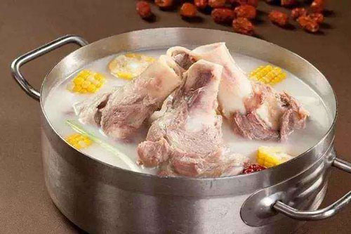 Đừng cho ngay xương vào nước để hầm, làm theo cách này xương mới thơm và nước dùng trong