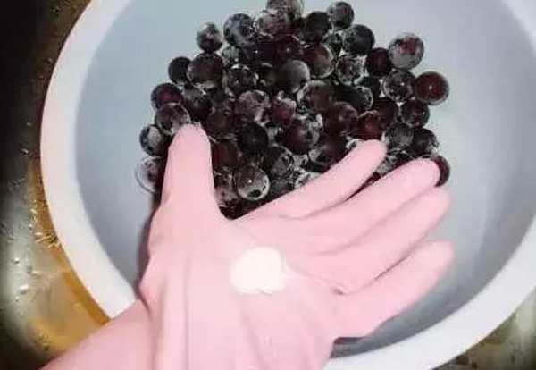 Ngâm nho với thứ nước này đảm bảo sạch chất bẩn, ăn không cần bóc vỏ