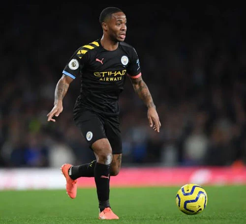 Raheem Sterling đã nhận được sự dòm ngó trên khắp châu Âu, vì một số CLB bao gồm Real Madrid, Barcelona và Paris Saint Germain (PSG) trước đây đã bày tỏ sự quan tâm đến chữ ký của anh.