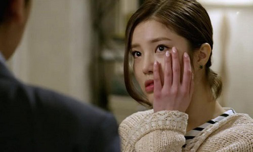 Tát vợ ngã dúi dụi vì dám đi tới 1h khuya, vợ chỉ nói câu này chồng tím mặt quỳ rạp xin lỗi