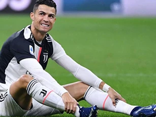 HLV Maurizio Sarri: Không có chuyện Ronaldo nổi loạn dẫn đến bị treo giò nội bộ