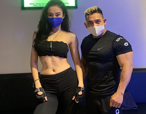 Body và cơ bụng 6 múi cực phẩm của Angela Phương Trinh khiến cánh mày râu còn phải ghen tỵ