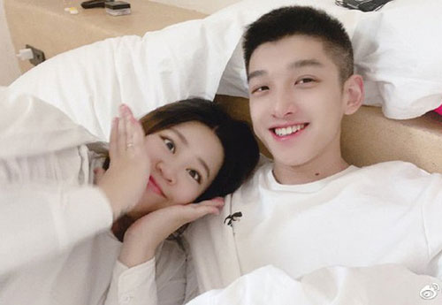 Cặp đôi 'đũa lệch' nàng béo - chàng gầy nổi tiếng xứ Trung chào đón con đầu lòng