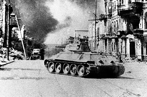 Các nữ quân nhân lái xe tăng Liên Xô khiến phát xít Đức khiếp sợ