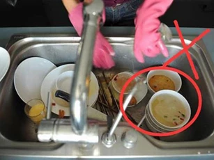 Những sai lầm rửa bát nhà nào cũng dễ mắc phải, khiến vi khuẩn tích tụ, ủ bệnh cho cả nhà