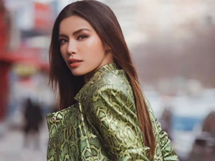 Siêu mẫu Minh Tú tái mặt khi suýt bị "công an bắt" tại Mỹ