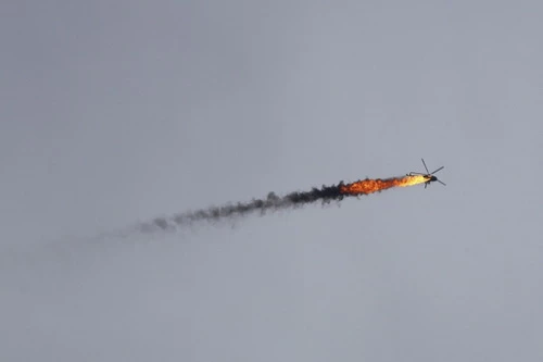 Trực thăng Mi-8 của Không quân Syria bị bắn hạ. Ảnh: Regnum.