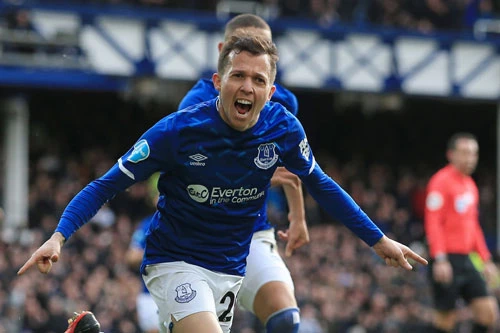 Tiền vệ trung tâm: Bernard (Everton).