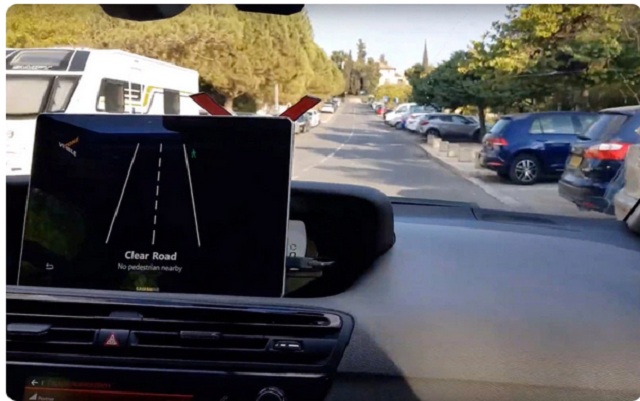 Khai thác AI và điện thoại thông minh để cảnh báo lái xe khi có người đi bộ qua đường