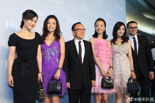 Bức hình 9 năm trước gây sốt: Triệu Vy - Dương Mịch đều bị sắc vóc của "Thái hậu Như Ý Truyện" "dìm" tơi tả