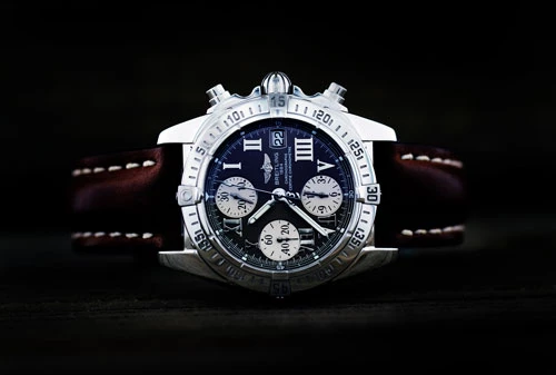 9. Breitling (giá từ 3.000 đến 173.000 USD).