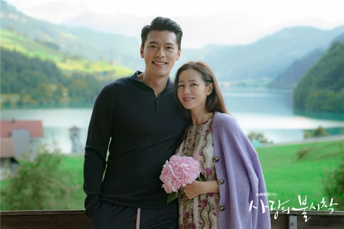 Hyun Bin và Son Ye Jin tình bể tình trong loạt ảnh hậu trường - Ảnh 2.