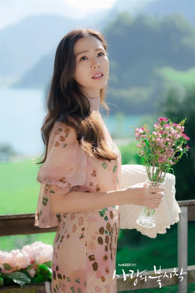 Hyun Bin và Son Ye Jin tình bể tình trong loạt ảnh hậu trường - Ảnh 5.