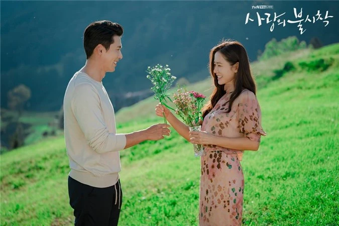 Hyun Bin và Son Ye Jin tình bể tình trong loạt ảnh hậu trường - Ảnh 7.