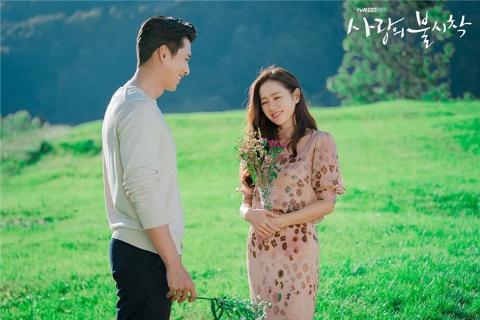 Hyun Bin và Son Ye Jin tình bể tình trong loạt ảnh hậu trường - Ảnh 8.