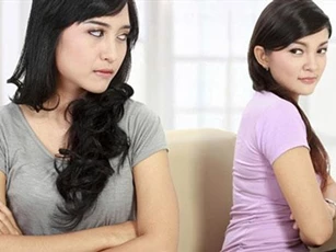 Khốn khổ với bà chị chồng đã 'ế sưng ế xỉa' còn là 'thánh soi'