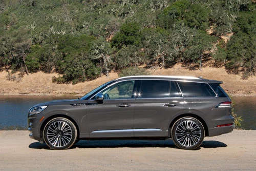 Lincoln Aviator 2020 (giá khởi điểm: 51.100 USD).