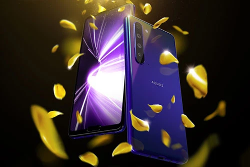 AQUOS R5G hỗ trợ chống bụi, chống nước theo tiêu chuẩn IP68 (có thể ngâm nước ở độ sâu 1,5 m trong 30 phút).