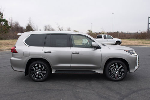 Cận cảnh SUV giá hơn 8 tỷ đồng của Lexus