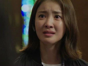 Vợ bầu đứng không vững khi chồng bắt làm điều này để 'giữ thanh danh'
