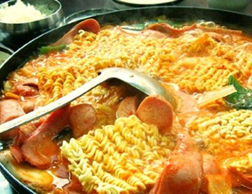 Nguy hại "chết người" từ việc nấu mì tôm sai cách