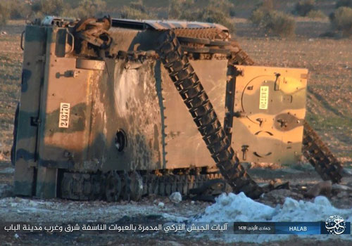 Thiết giáp ACV-19 Thổ Nhĩ Kỳ tràn vào Syria bất chấp việc bị bắn cháy và 'bắt sống'