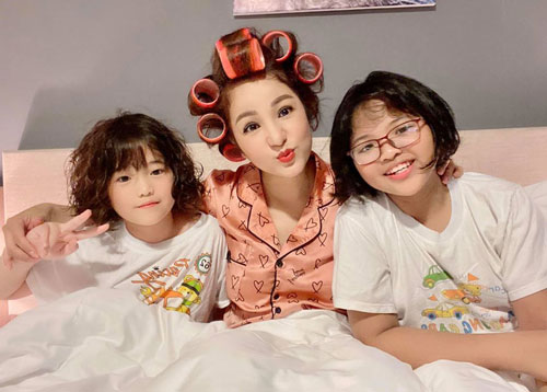 Thúy Nga cười ra nước mắt khi con gái làm văn tả mẹ cao 30m