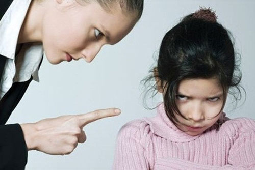 Ứng xử của cha mẹ khi con ăn cắp tiền giúp con nên người