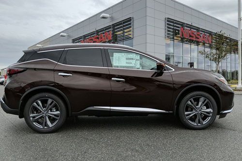 SUV Nissan sử dụng động cơ V6, giá hơn 1 tỷ đồng