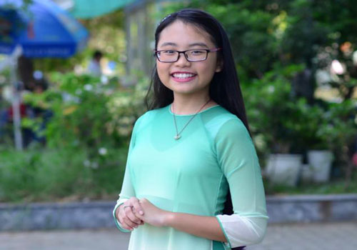 Kiếm được tiền nhờ ca hát, Phương Mỹ Chi chi hàng chục triệu mua giày, túi xách ở tuổi 17