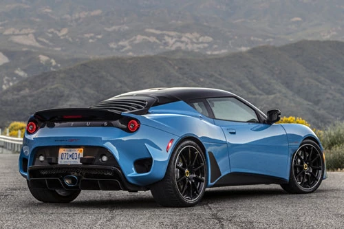 4. Lotus Evora GT (giá khởi điểm: 96.950 USD, công suất tối đa: 420 mã lực).