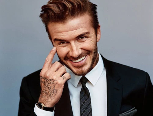 Ở thời kỳ đỉnh cao trong làng bóng đá, David Beckham luôn được bầu chọn là cầu thủ đẹp trai nhất thế giới. Không chỉ vậy, cho đến khi giải nghệ thì anh vẫn lọt những người đàn ông quyến rũ nhất thế giới